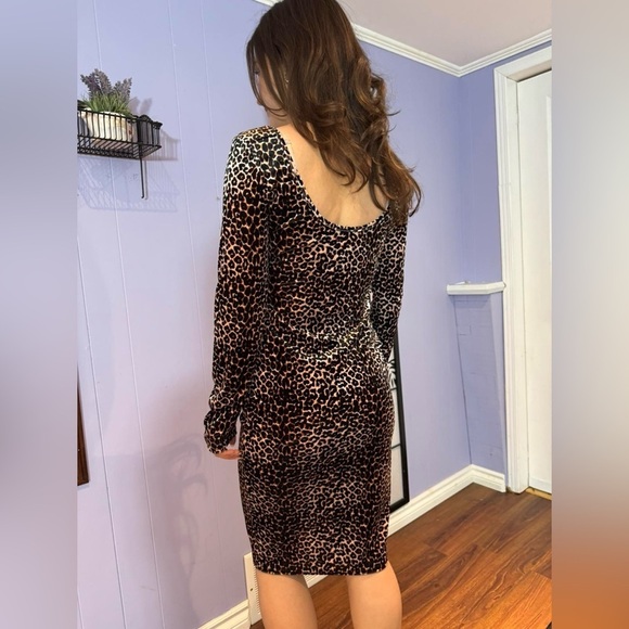 Gorgeous bodycon animal print dress - Picture 2 of 9